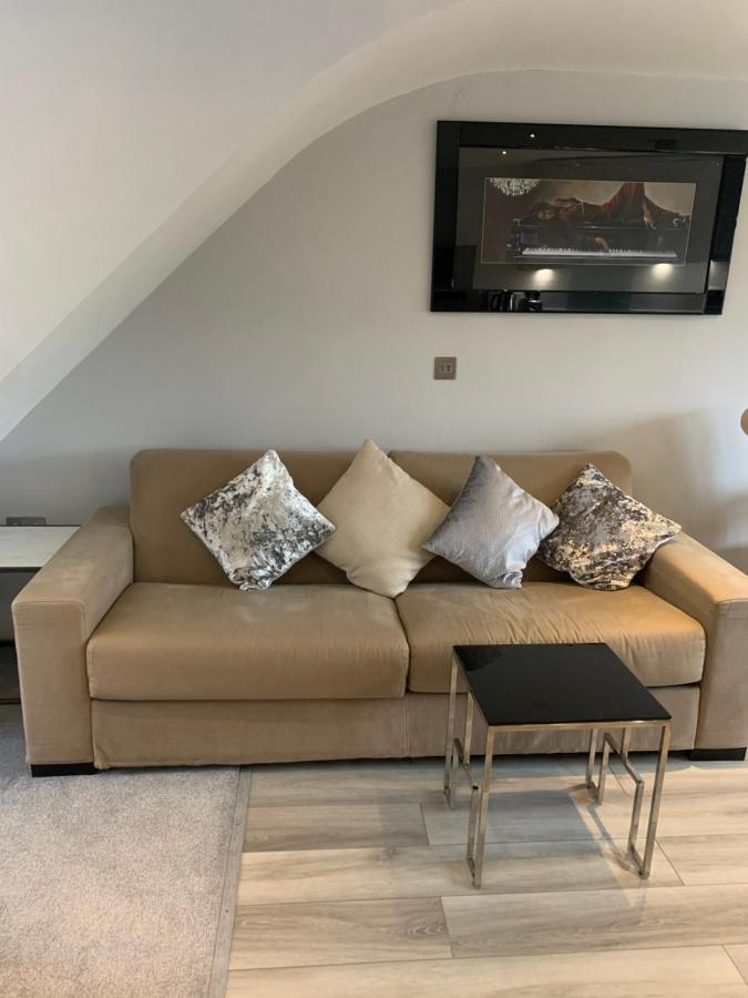 Cosy Beautiful One Bedroom Flat ドーキング エクステリア 写真