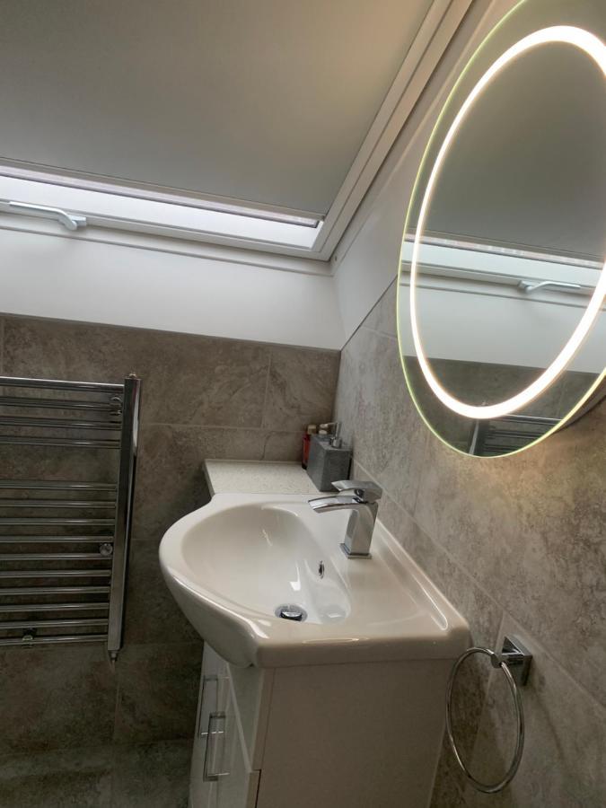 Cosy Beautiful One Bedroom Flat ドーキング エクステリア 写真